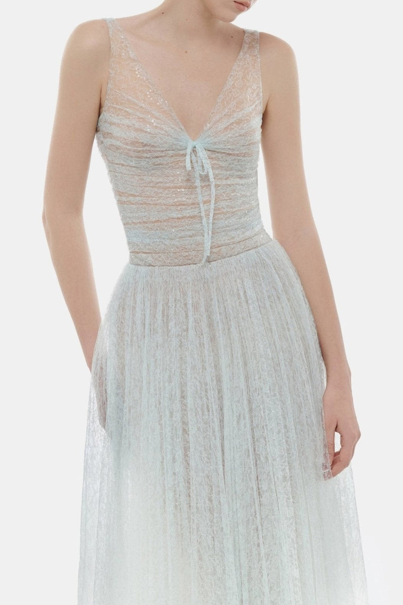 Beautifully Finished Dress in a Timeless Design