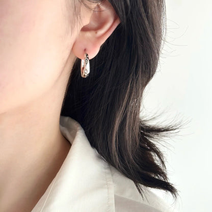 Romantic Silver Earring for Special Moments