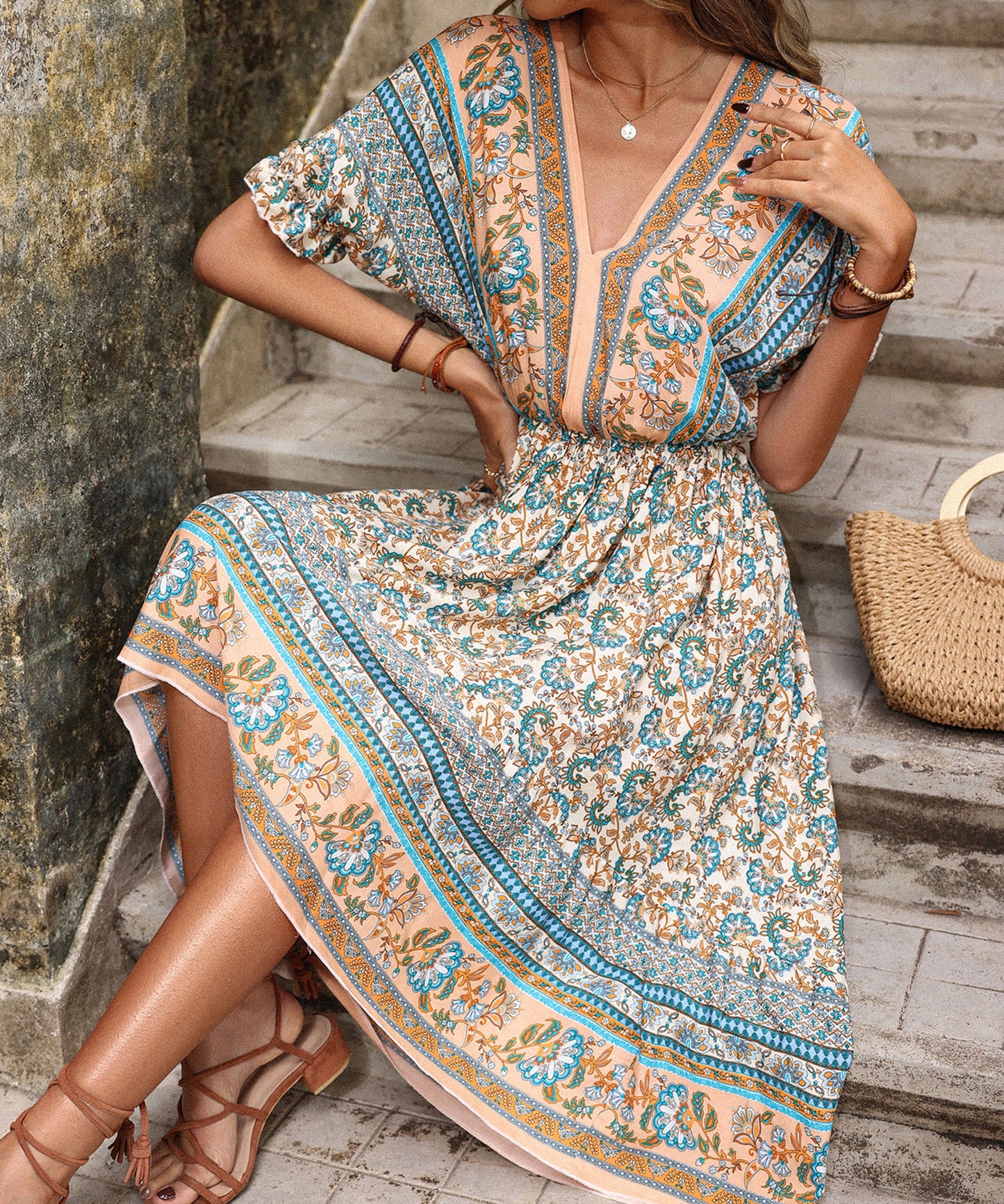 Effortlessly Elegant Dress with a Timeless Design