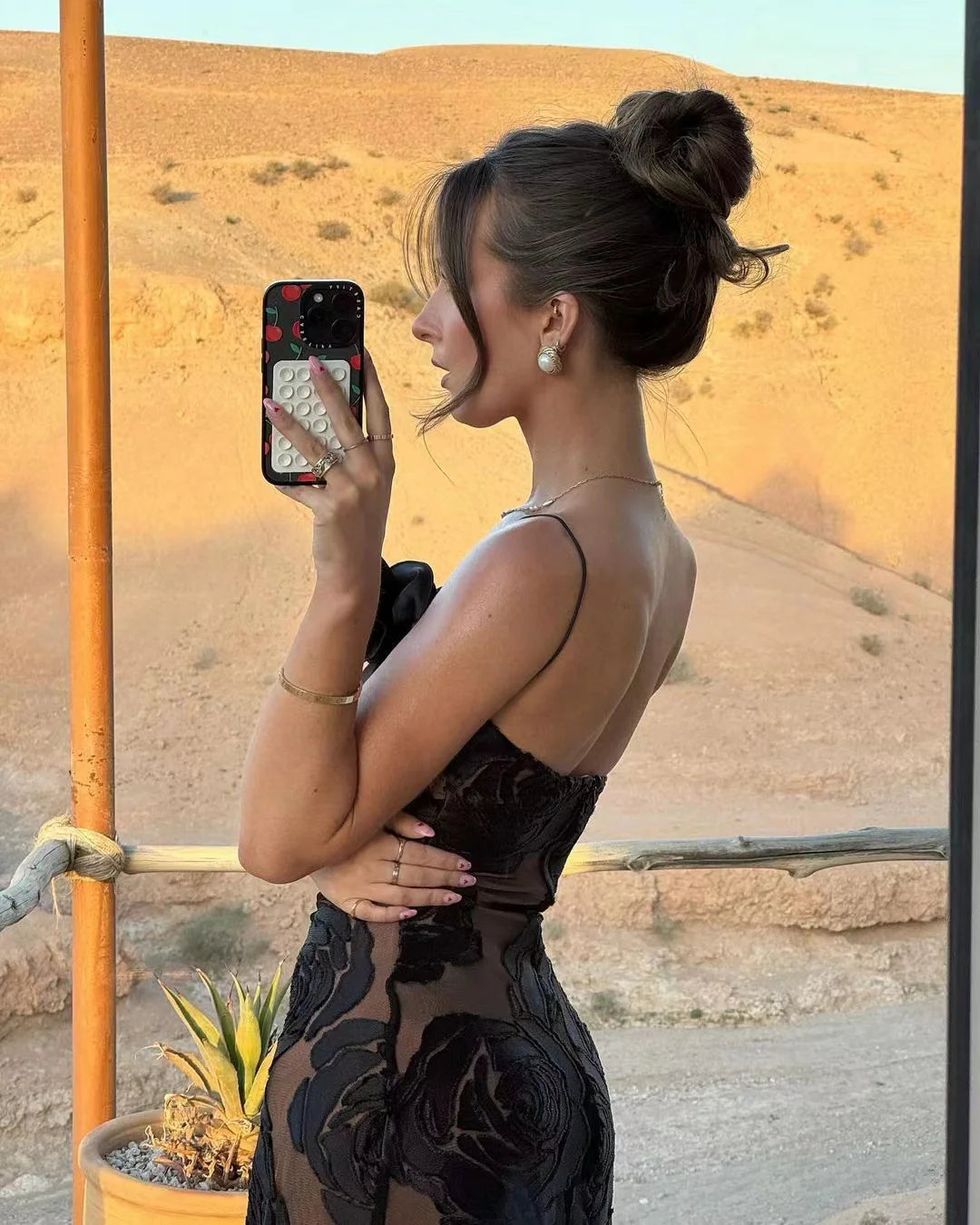 Effortlessly Elegant Dress with a Timeless Design