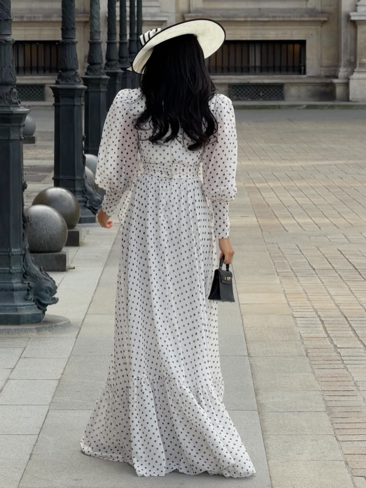 Well Tailored Dress with a Graceful Silhouette