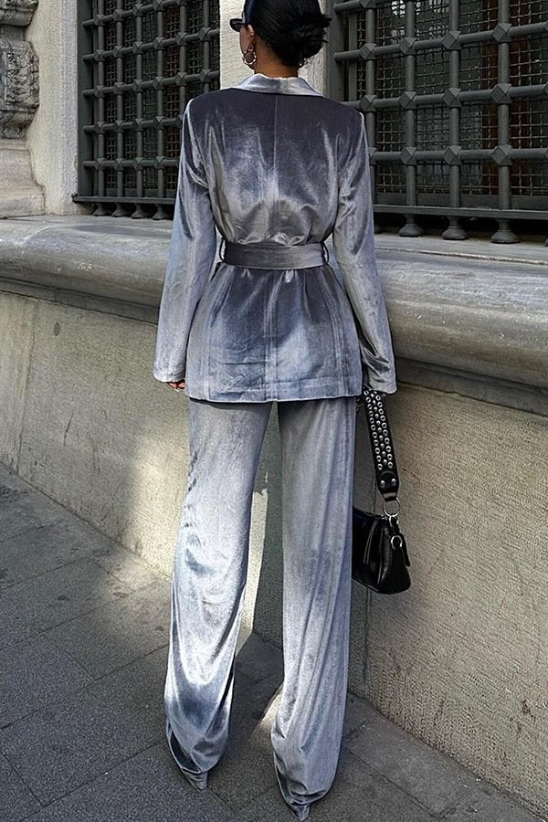 Classic Vintage Pants with a Flattering Fit