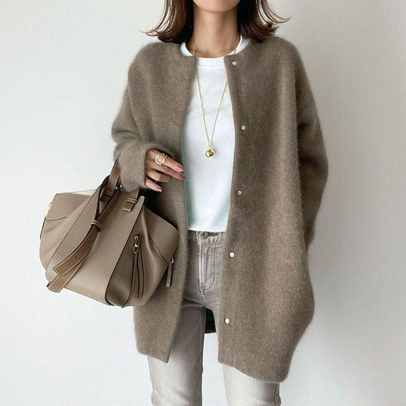 Effortlessly Elegant Jacket with a Timeless Design