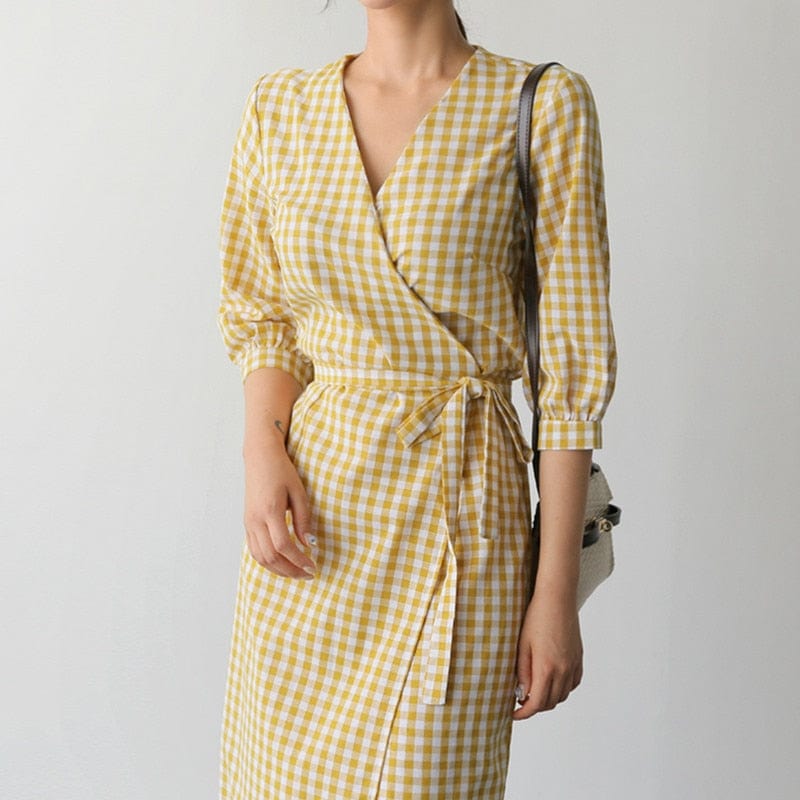 Well Tailored Dress with a Graceful Silhouette