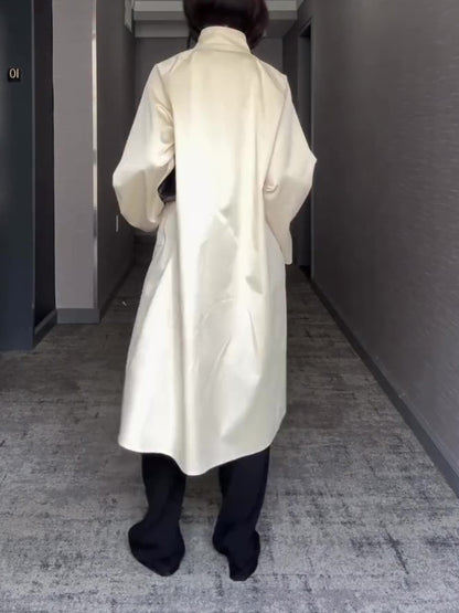 Well Tailored Coat with a Graceful Silhouette