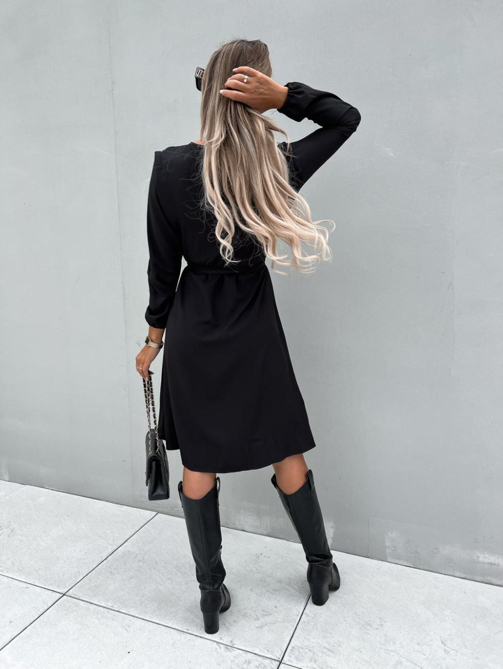 Effortlessly Elegant Dress with a Timeless Design