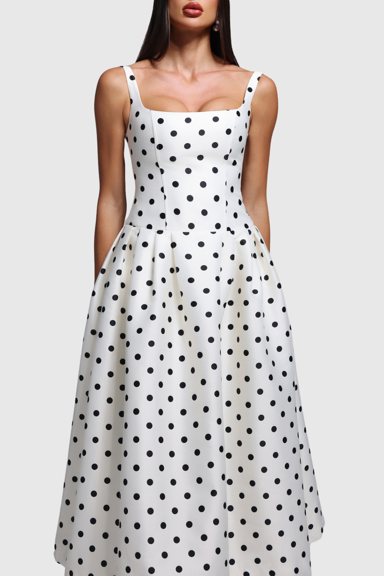 Well Tailored Dress with a Graceful Silhouette