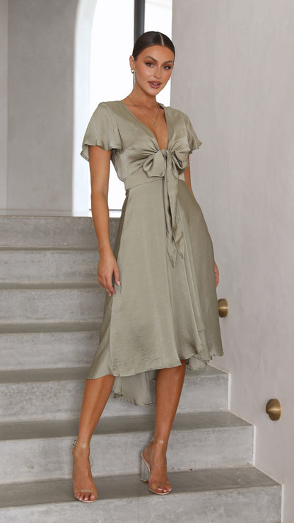 Well Tailored Dress with a Graceful Silhouette