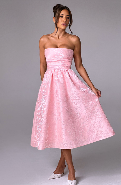 Gracefully Styled Dress for Any Occasion
