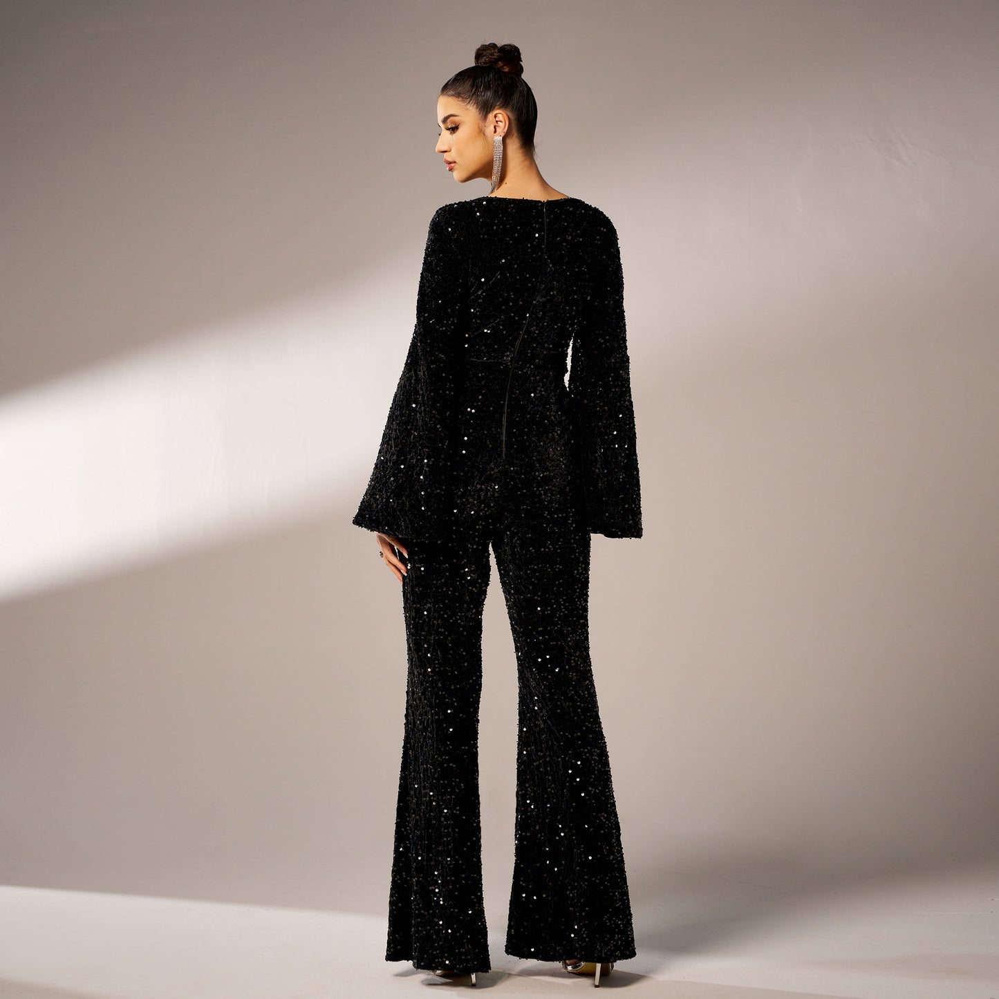 Effortlessly Elegant Garment with a Timeless Design