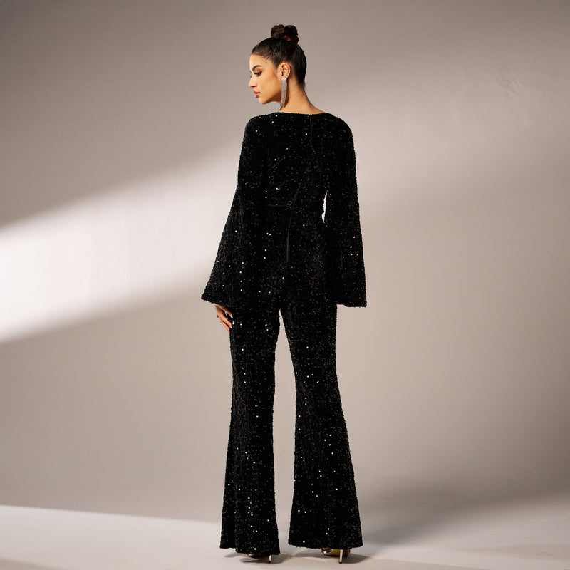 Effortlessly Elegant Garment with a Timeless Design
