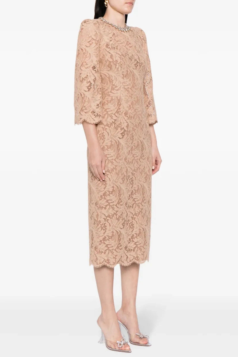 Well Tailored Dress with a Graceful Silhouette