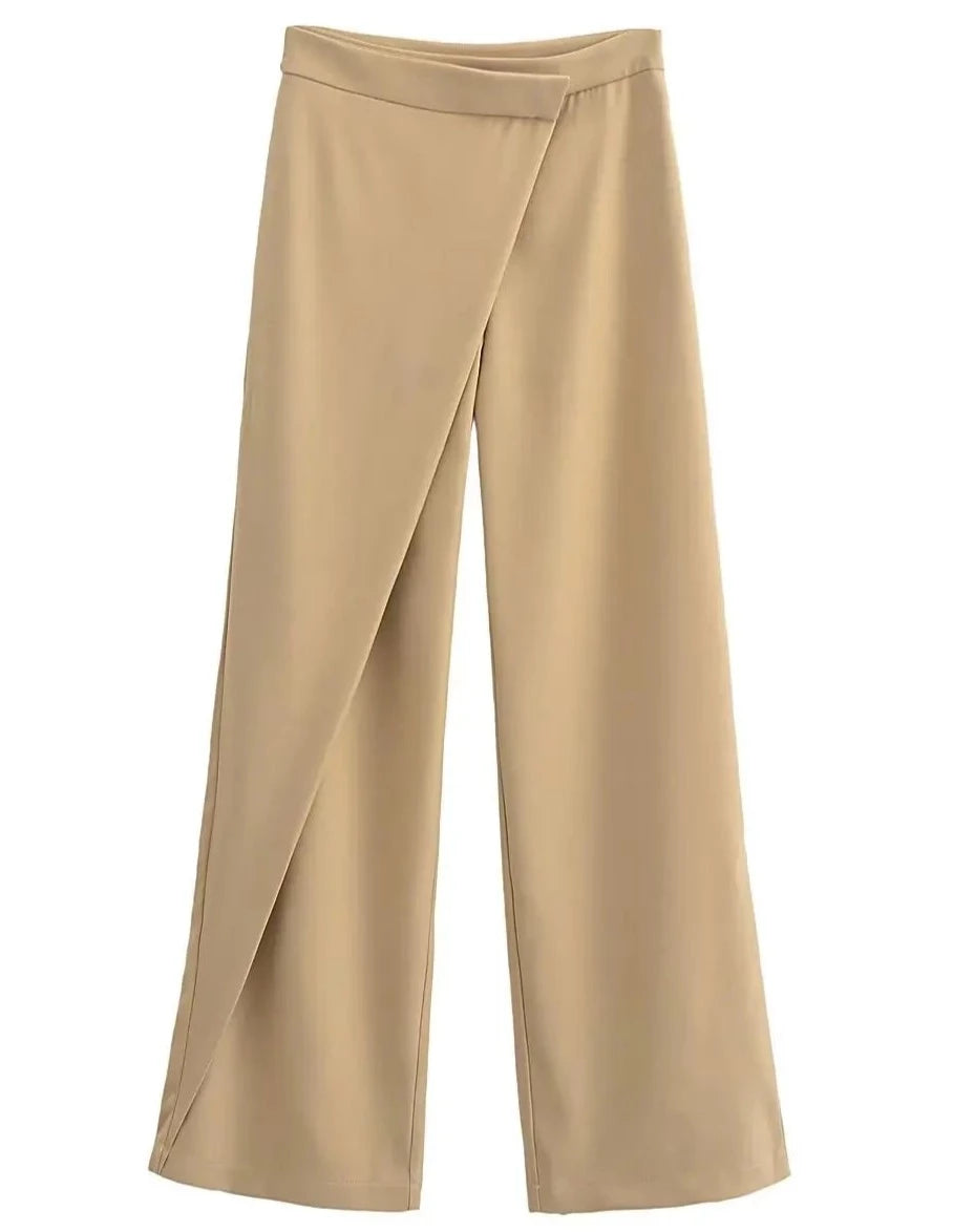 Effortlessly Elegant Pants with a Timeless Design