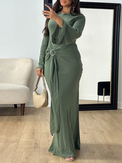 Well Tailored Dress with a Graceful Silhouette