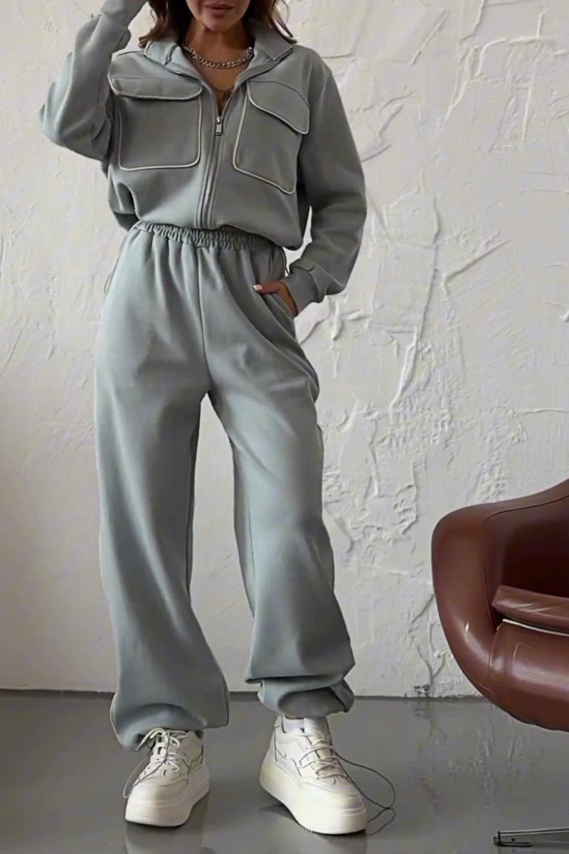 Effortlessly Elegant Pants with a Timeless Design