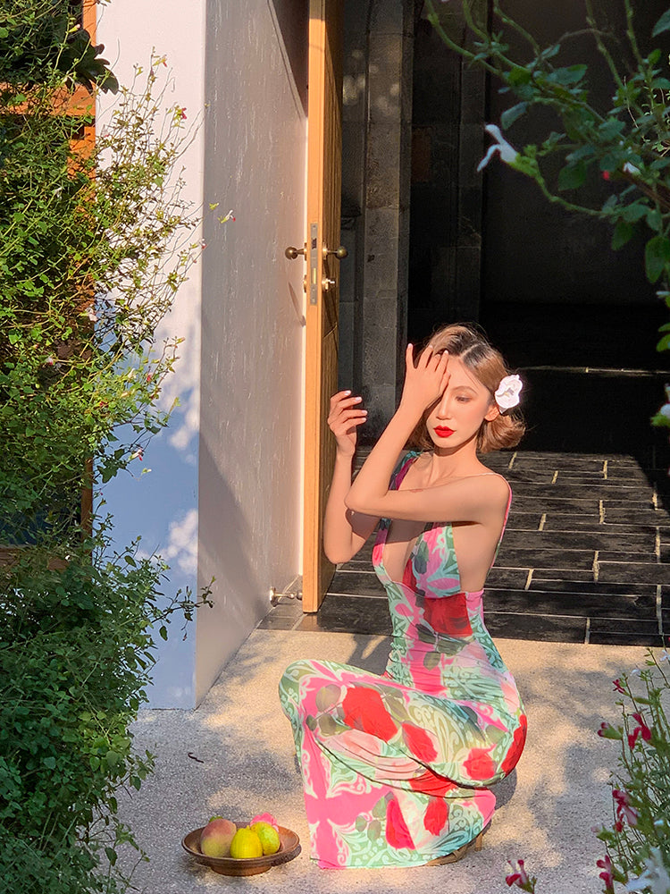 Classic Vintage Dress with a Flattering Fit