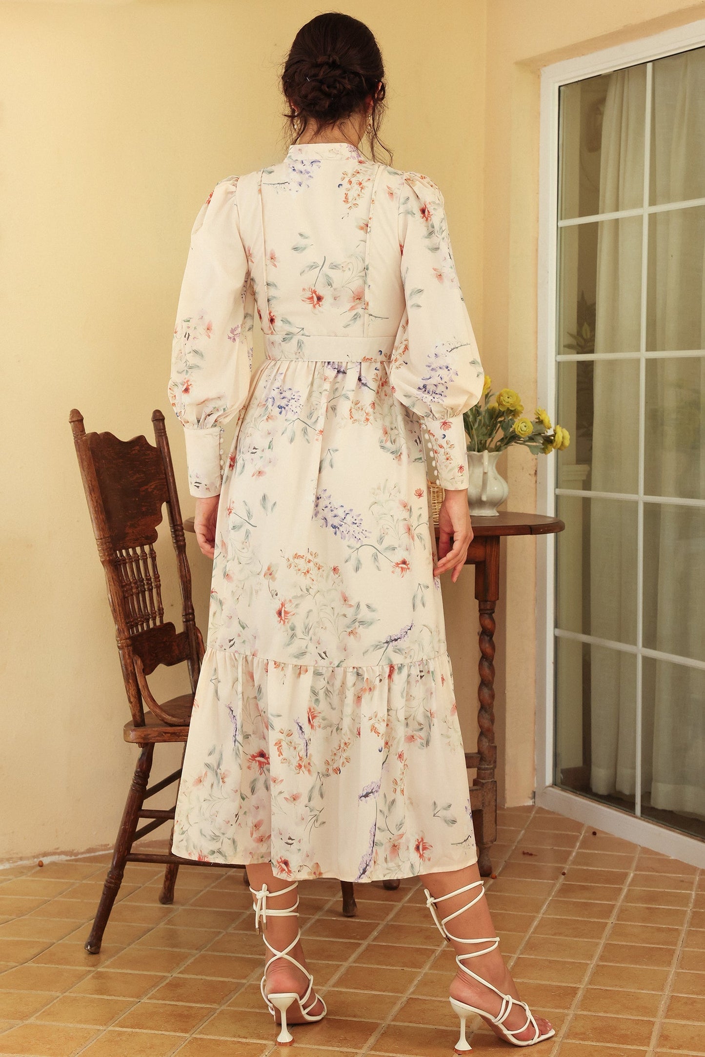 Well Tailored Dress with a Graceful Silhouette