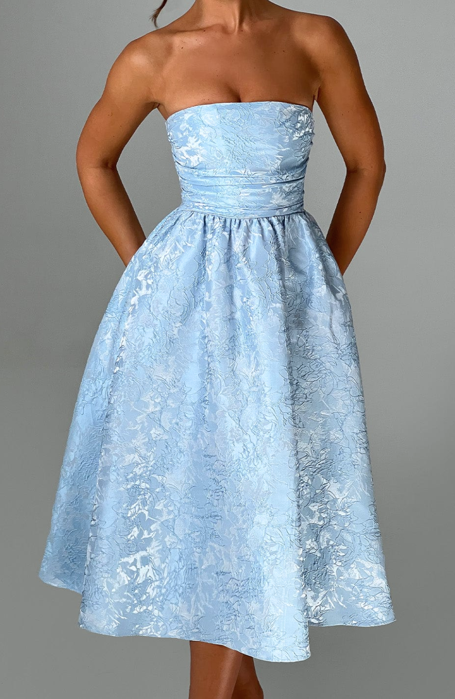 Gracefully Styled Dress for Any Occasion