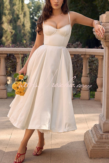 Well Tailored Dress with a Graceful Silhouette