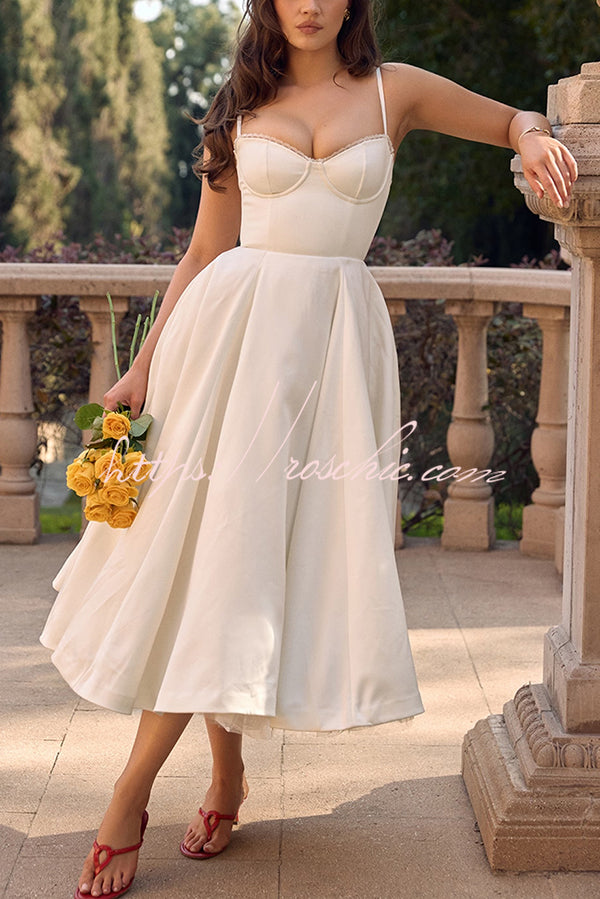 Well Tailored Dress with a Graceful Silhouette