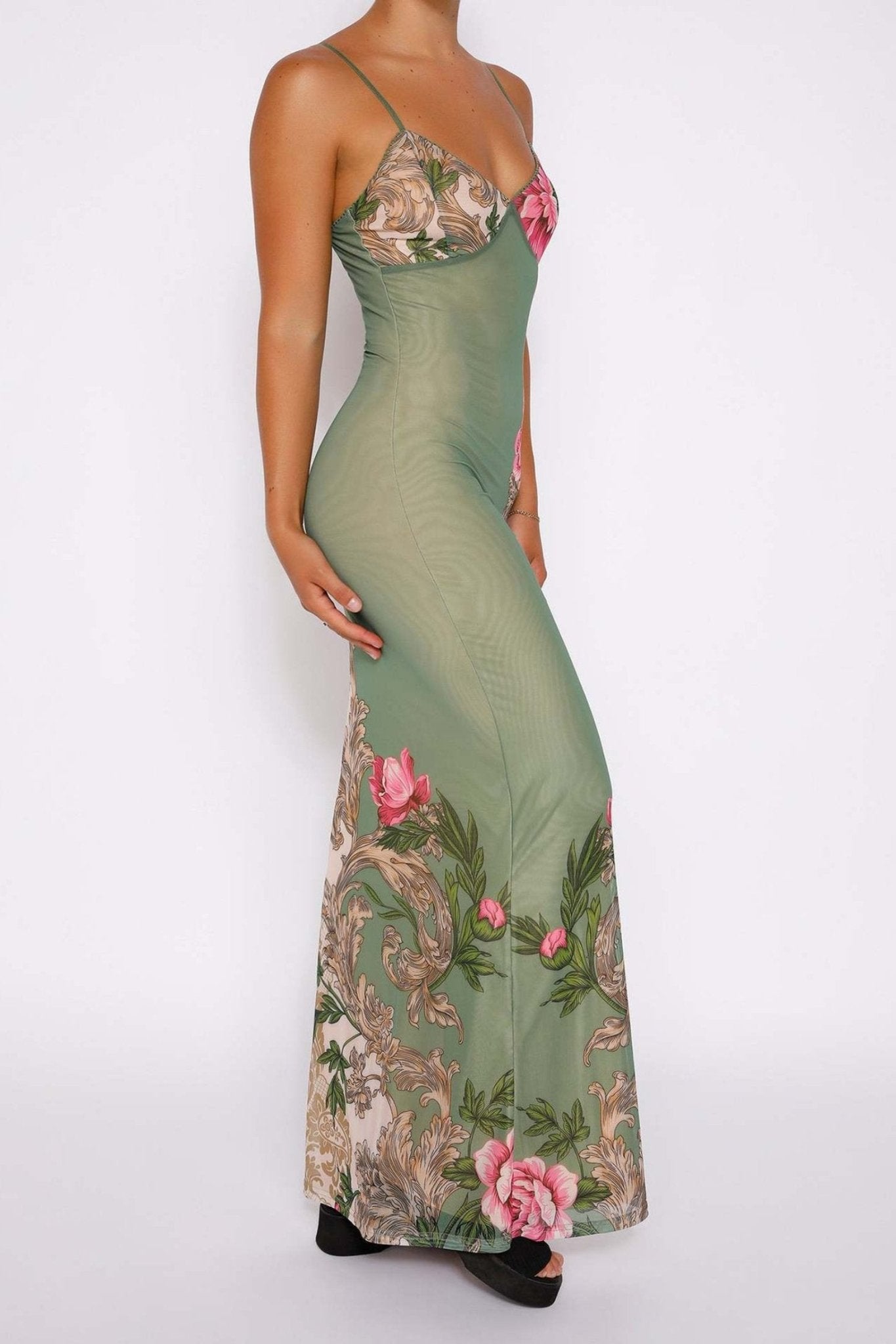 Classic Vintage Dress with a Flattering Fit