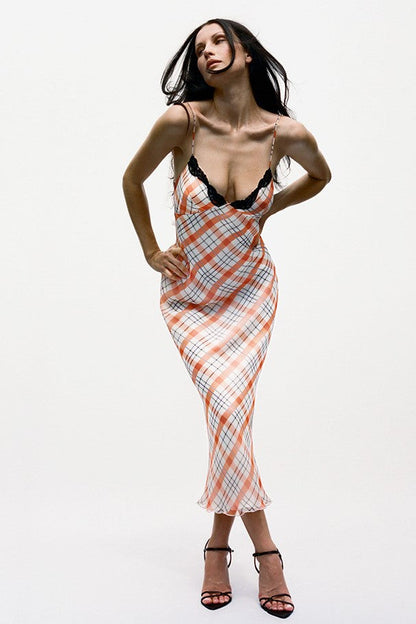 Well Tailored Dress with a Graceful Silhouette