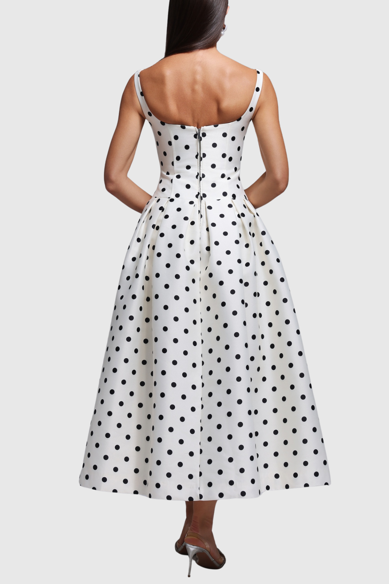 Well Tailored Dress with a Graceful Silhouette