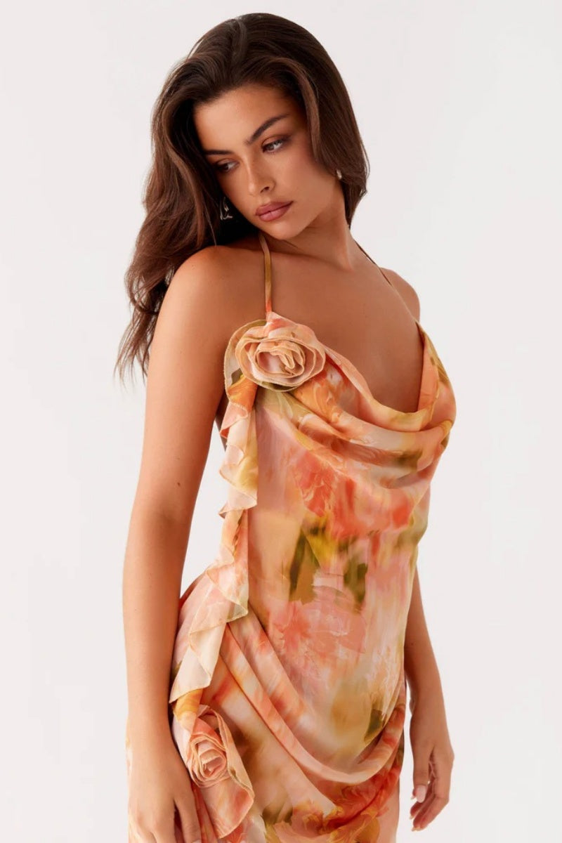 Gracefully Styled Dress for Any Occasion