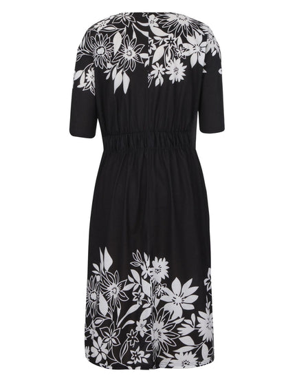 Effortlessly Elegant Dress with a Timeless Design