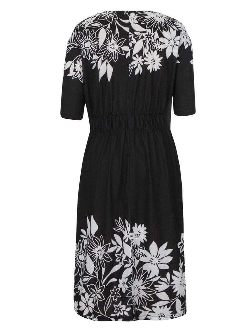 Effortlessly Elegant Dress with a Timeless Design