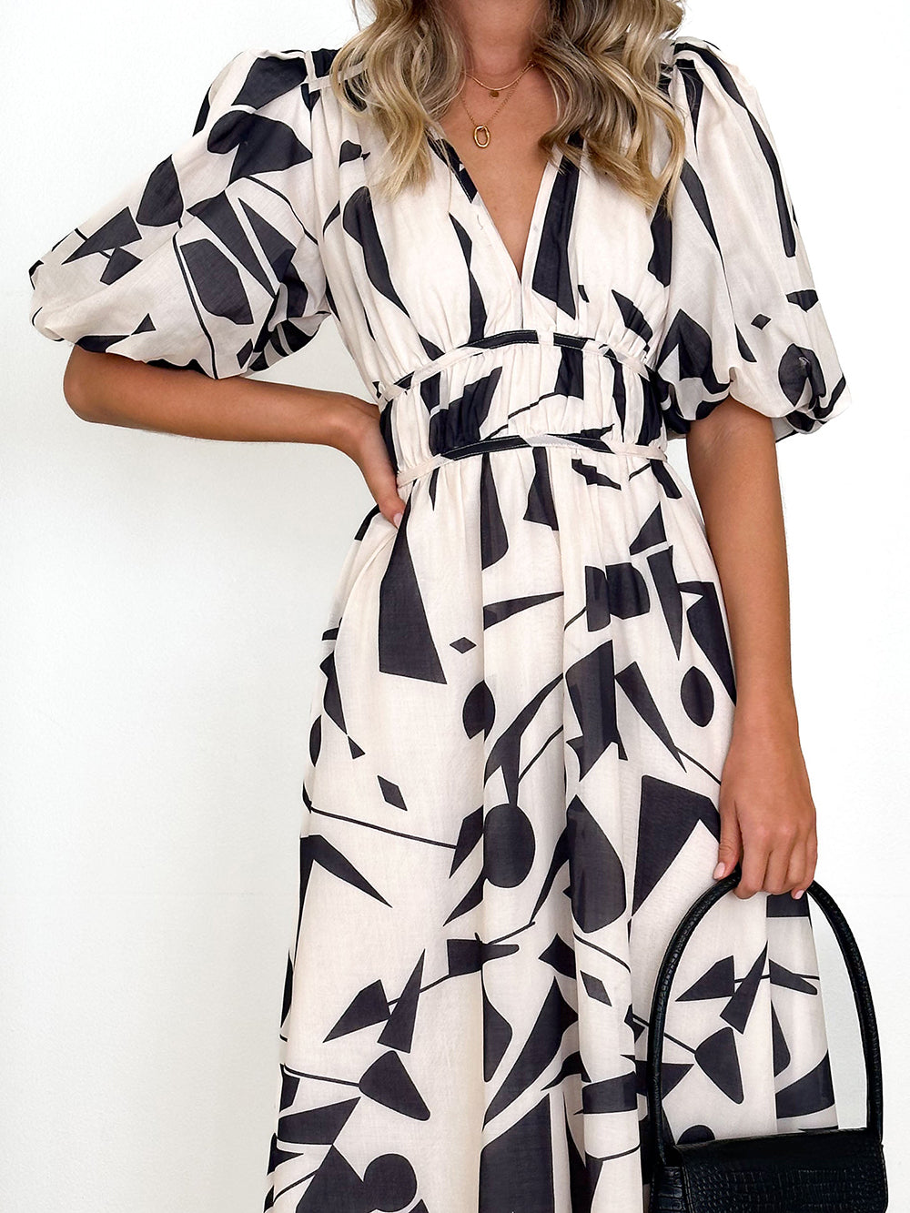 Well Tailored Dress with a Graceful Silhouette