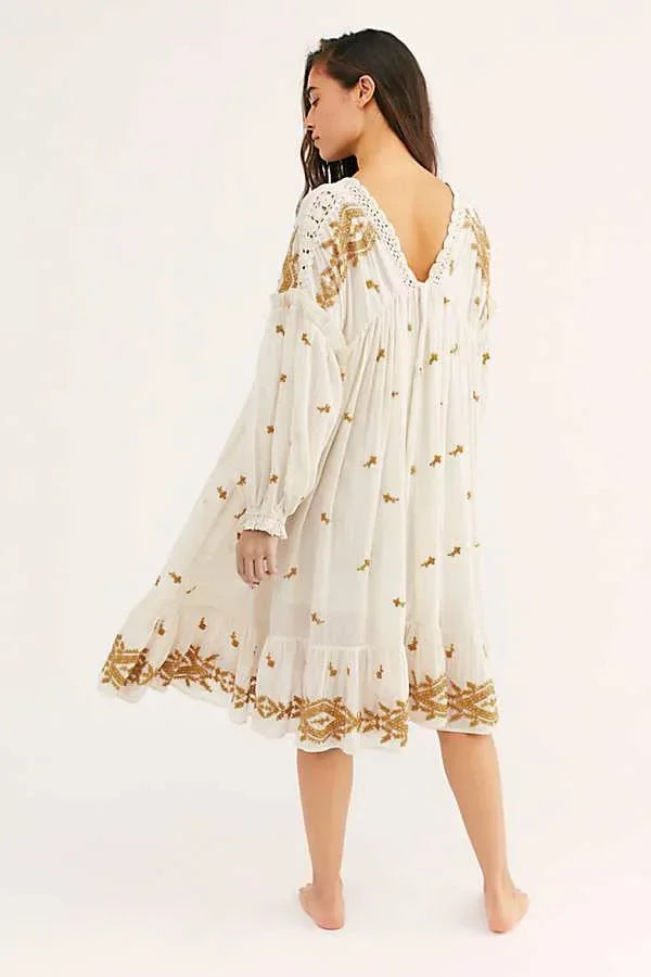 Classic Vintage Dress with a Flattering Fit