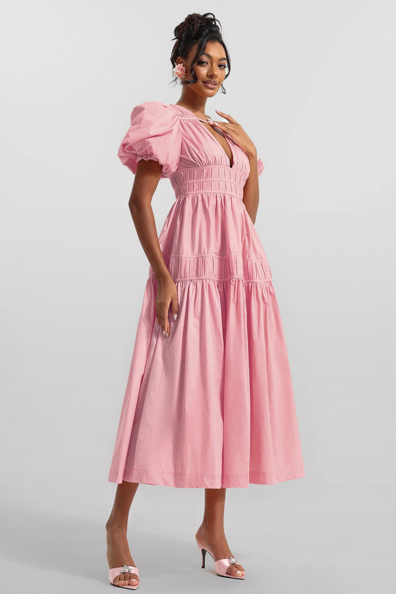 Well Tailored Dress with a Graceful Silhouette