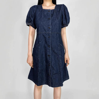 Classic Vintage Dress with a Flattering Fit