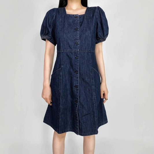 Classic Vintage Dress with a Flattering Fit