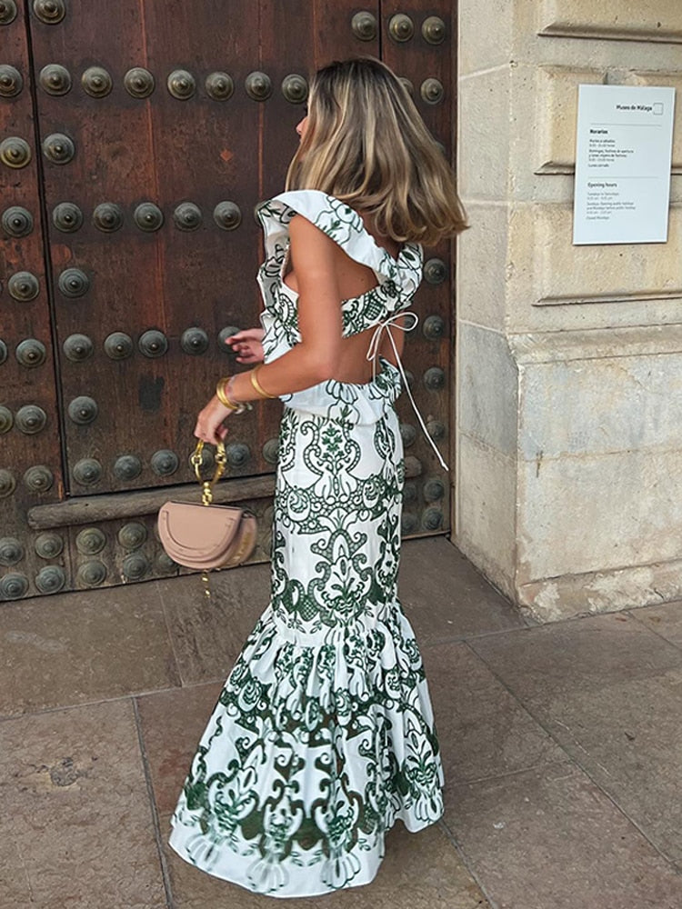 Gracefully Styled Dress for Any Occasion