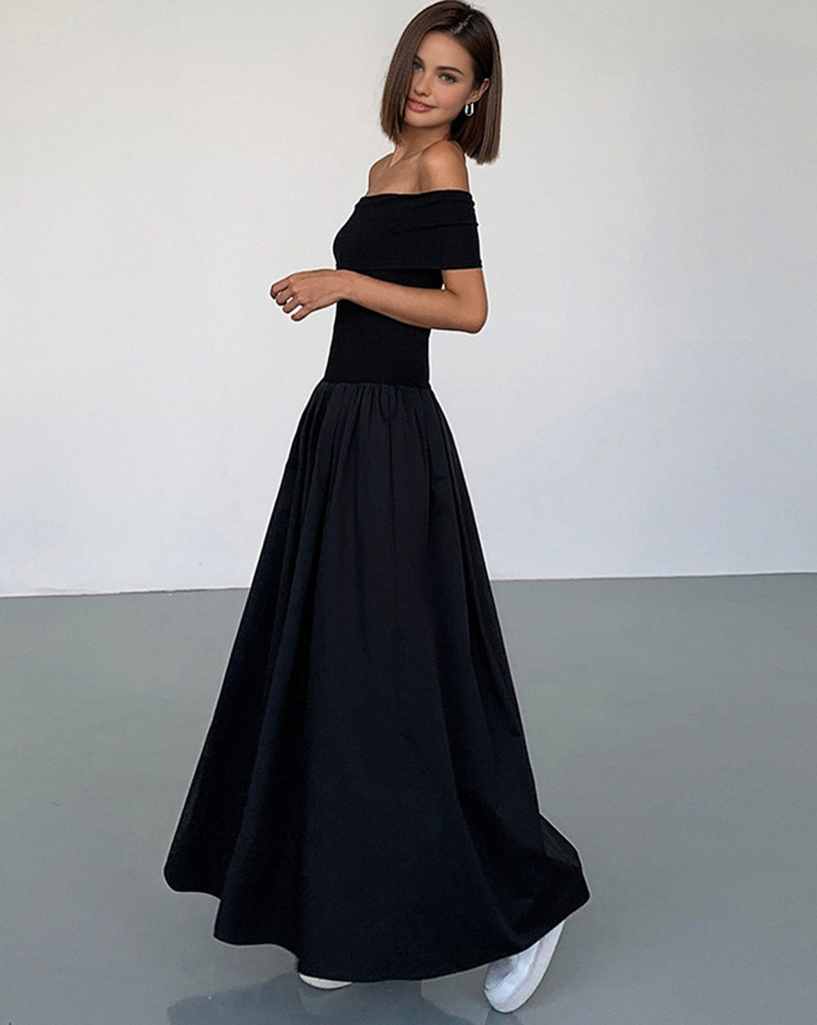 Well Tailored Dress with a Graceful Silhouette