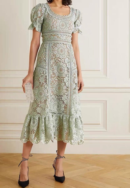 Gracefully Styled Dress for Any Occasion