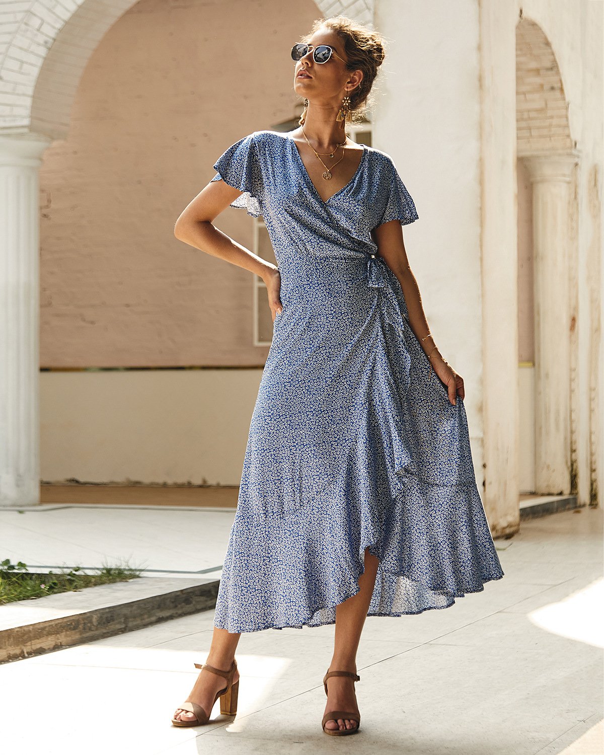 Beautifully Finished Dress in a Timeless Design