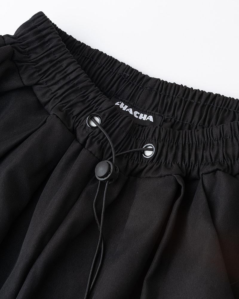 Effortlessly Elegant Pants with a Timeless Design
