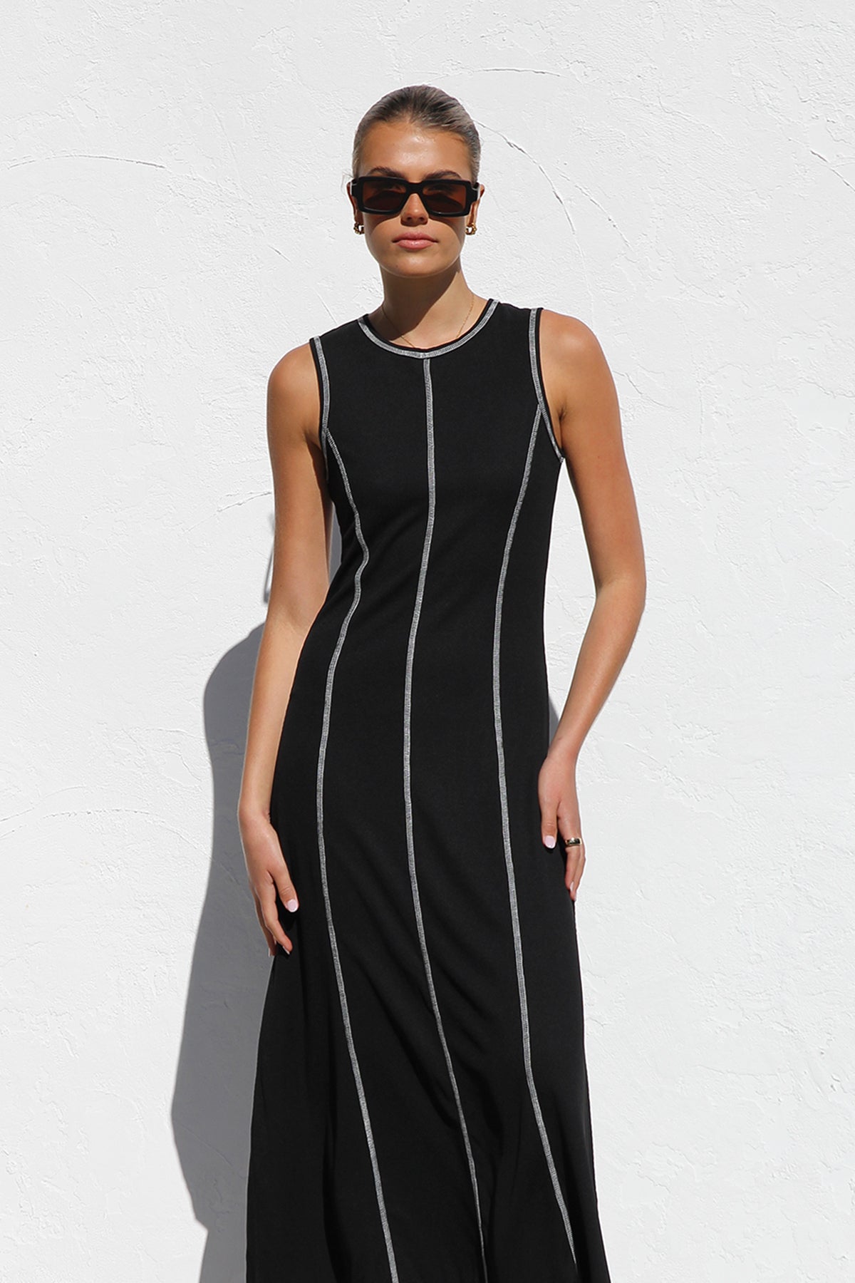 Well Tailored Dress with a Graceful Silhouette