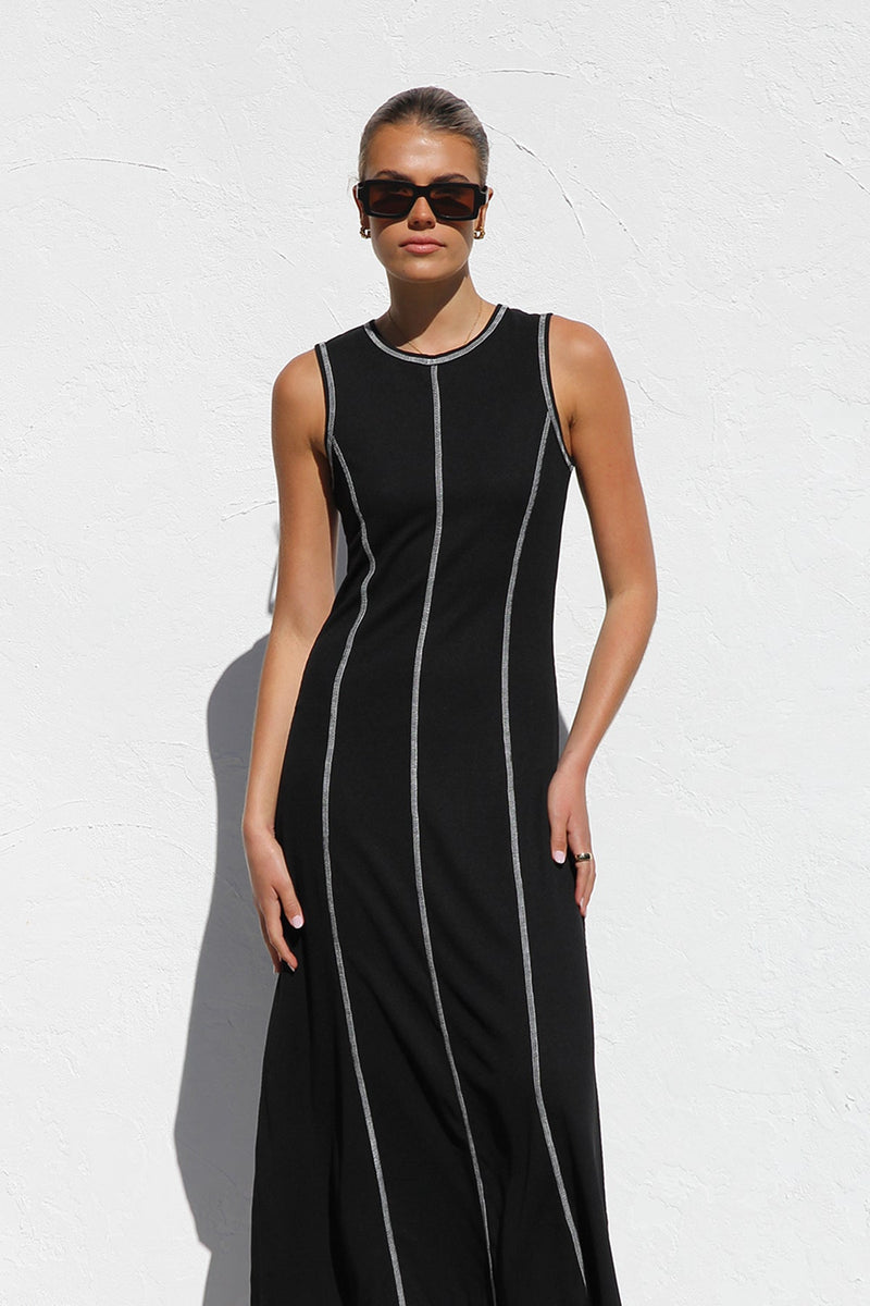 Well Tailored Dress with a Graceful Silhouette