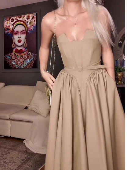 Well Tailored Dress with a Graceful Silhouette