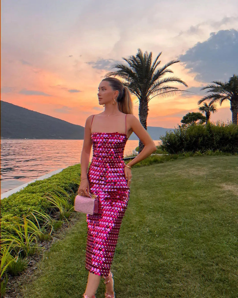 Beautifully Finished Dress in a Timeless Design
