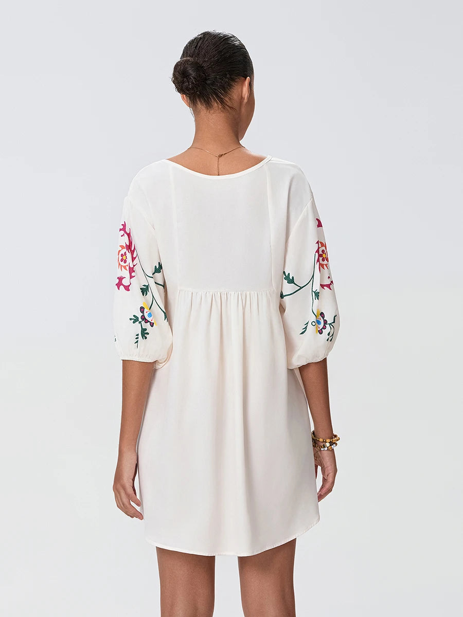 Beautifully Finished Dress in a Timeless Design