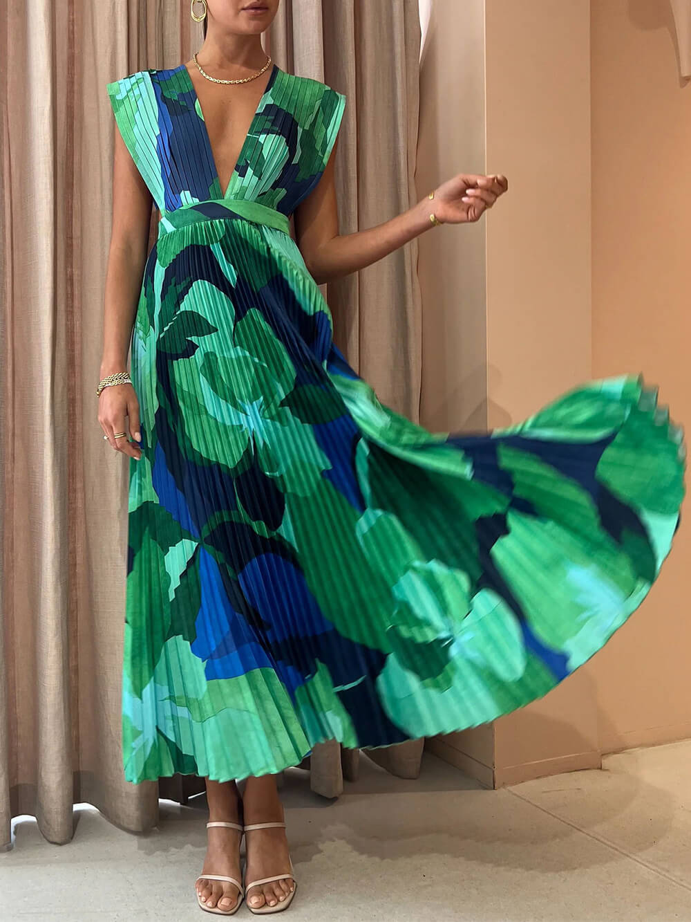 Sophisticated Dress with a Clean Classic Look