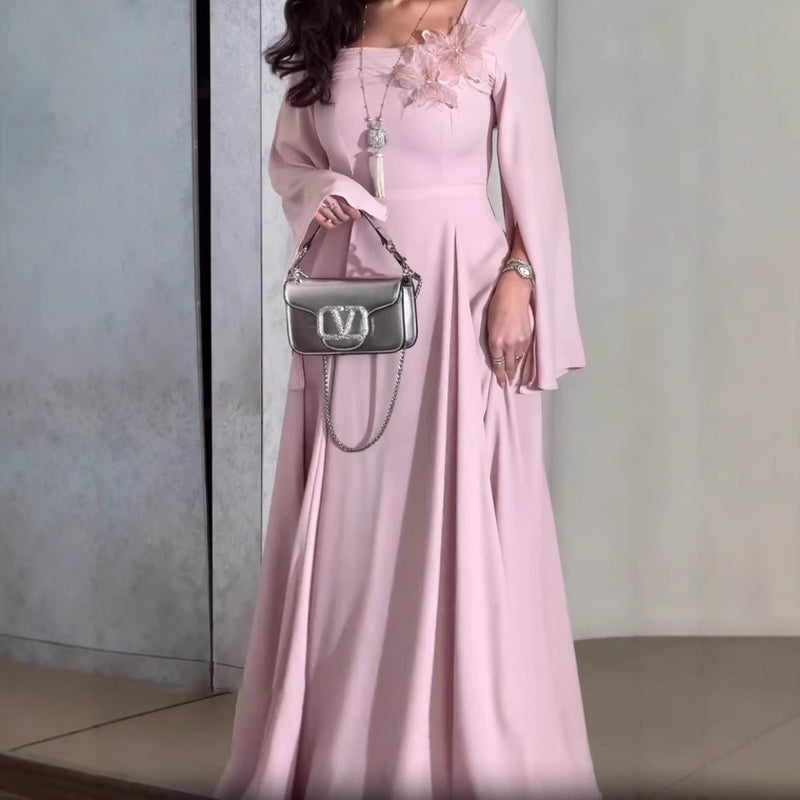 Beautifully Finished Dress in a Timeless Design