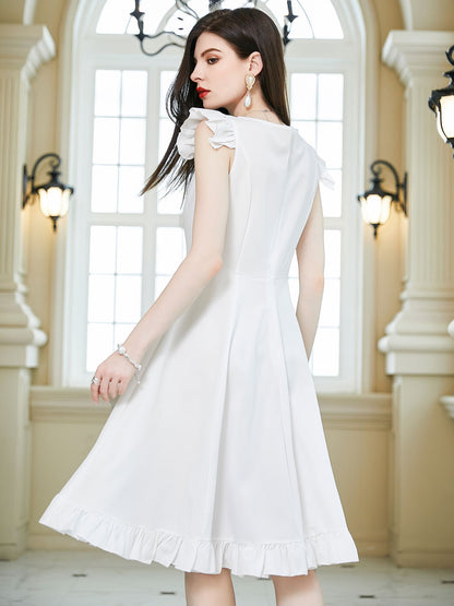 Effortlessly Elegant Dress with a Timeless Design