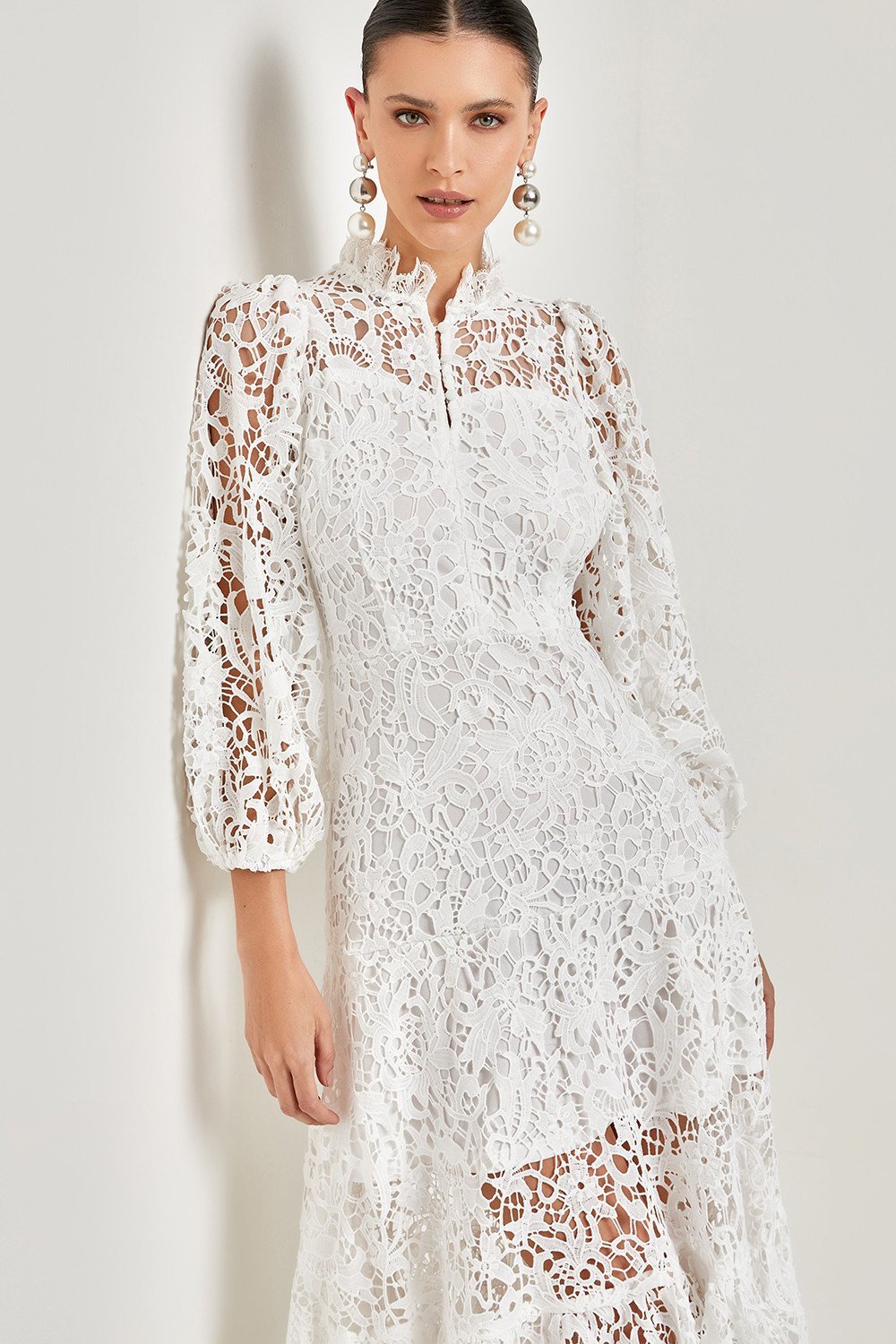 Beautifully Finished Dress in a Timeless Design