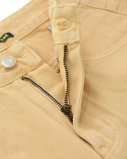 Effortlessly Elegant Pants with a Timeless Design